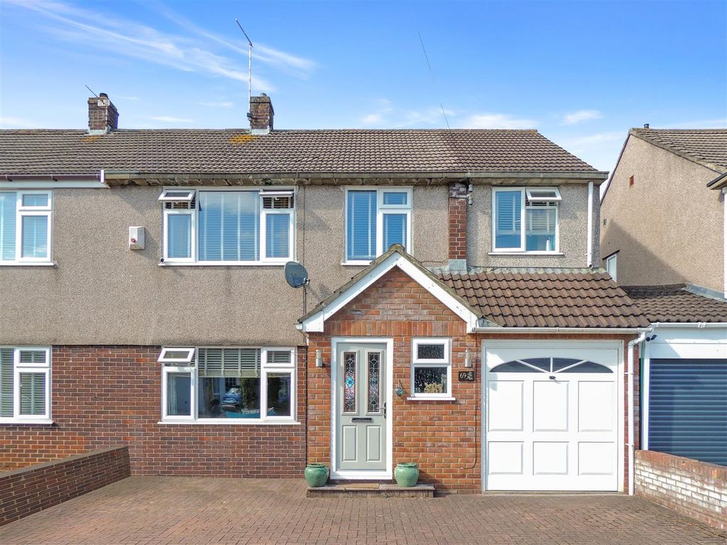 4 bed semidetached house for sale in Westcourt Drive, Oldland Common