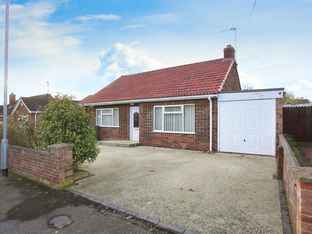 2 bed detached bungalow for sale in Upton Close, Stanground