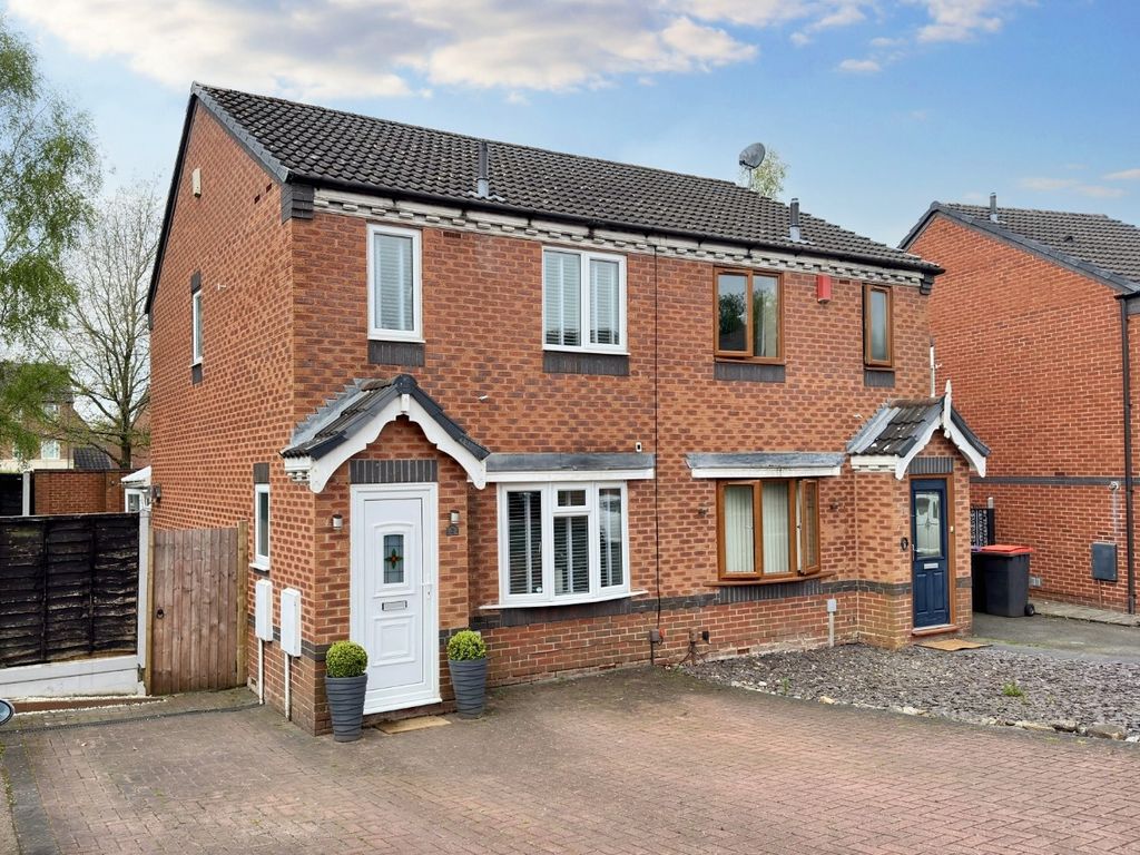 3 bed semidetached house for sale in St. Saviour Close, Telford