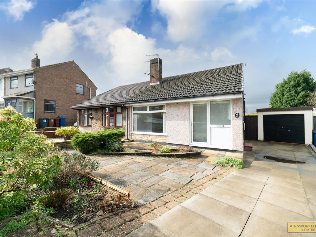 2 bed semidetached bungalow for sale in St. Michael's Close