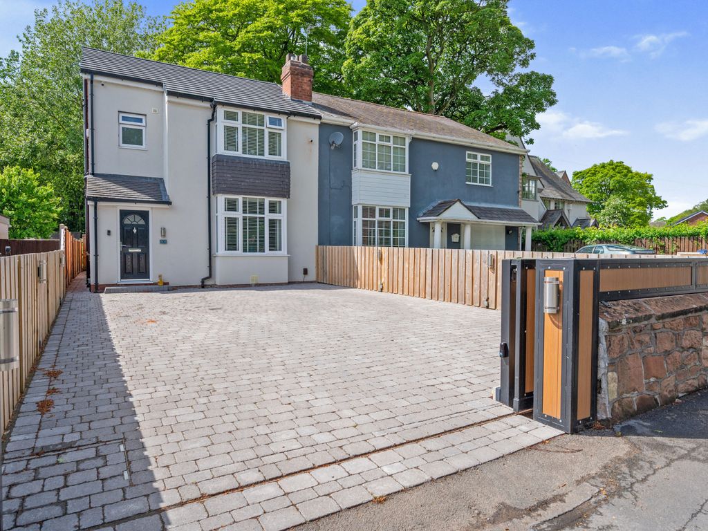 4 bed semidetached house for sale in Warrington Road, Rainhill