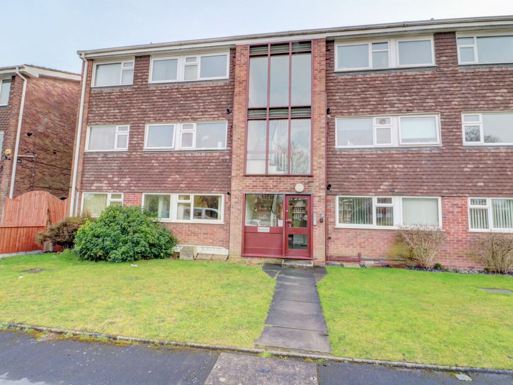 2 bed flat for sale in Camden Close, Castle Bromwich, Birmingham B36