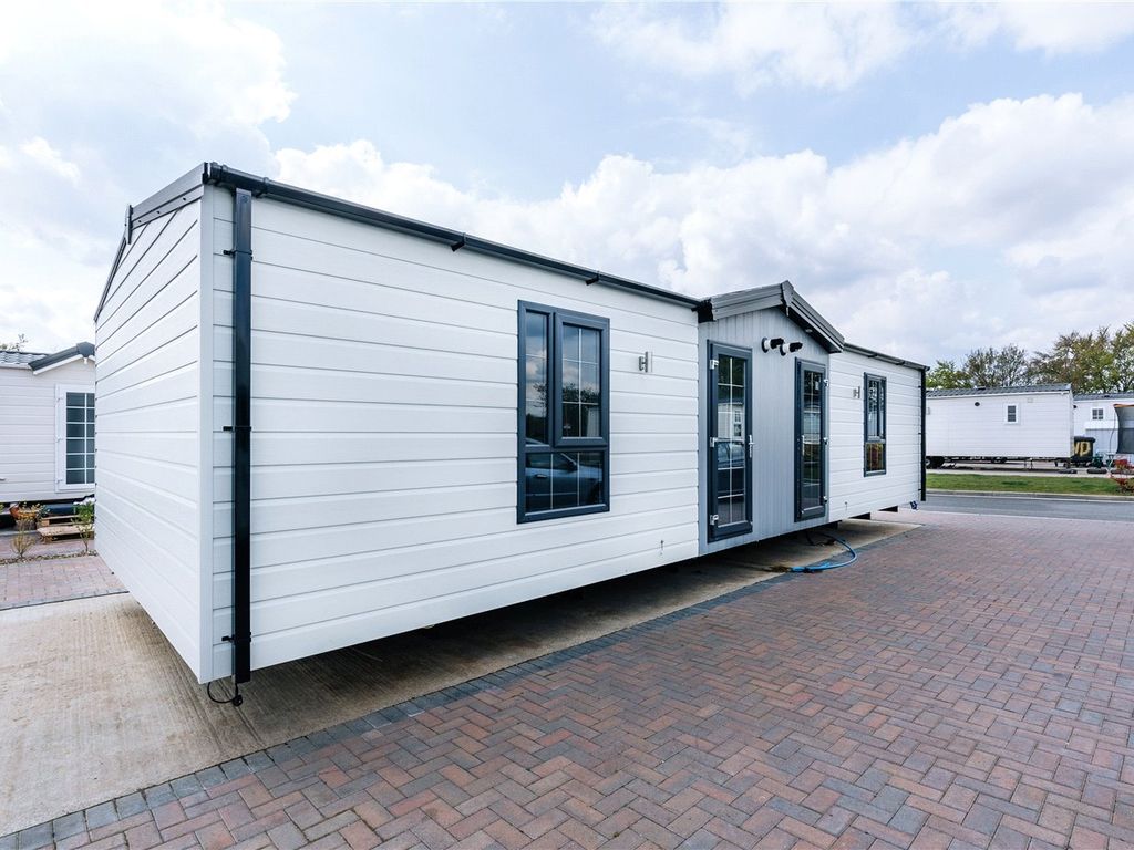 Sandy Lane Watford WD25  