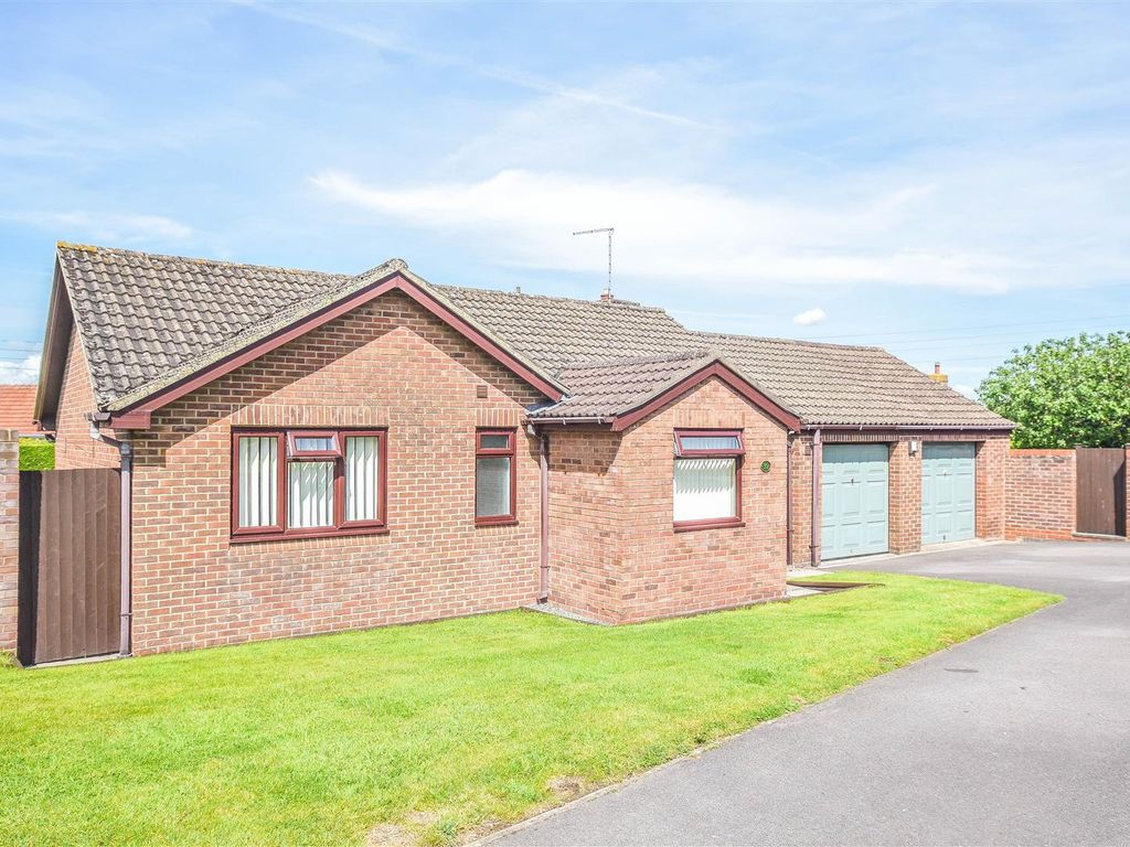 2 bed detached bungalow for sale in Manor Avenue, Cam, Dursley GL11