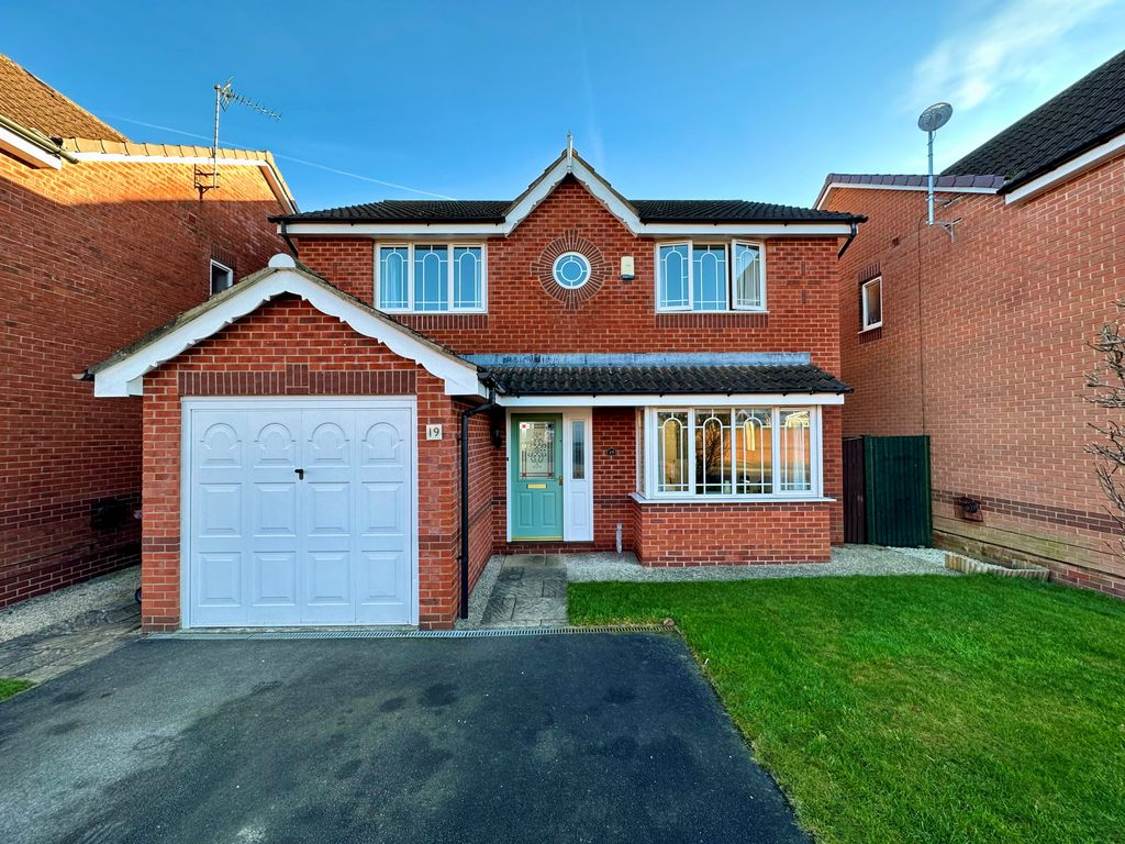4 bed detached house to rent in Hillcrest Avenue, Wessington, Alfreton