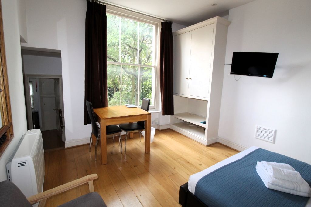 Studio to rent in Longridge Road, London SW5, £1,500 pcm Zoopla