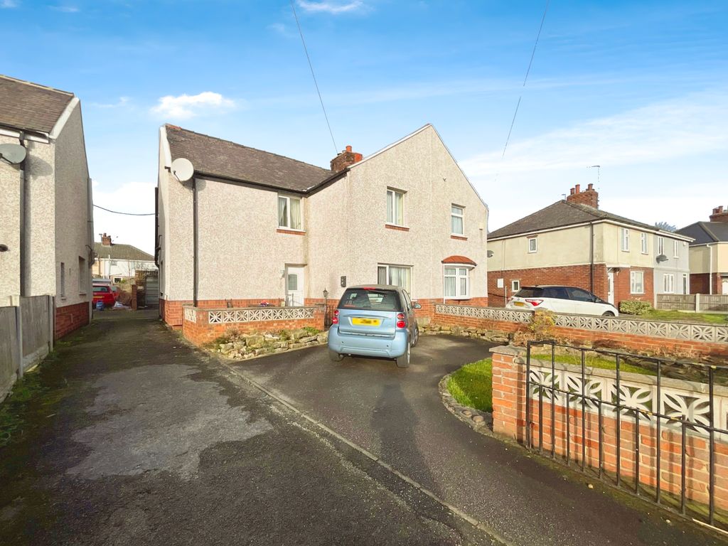 3 bed semidetached house for sale in Birch Avenue, Skellow, Doncaster