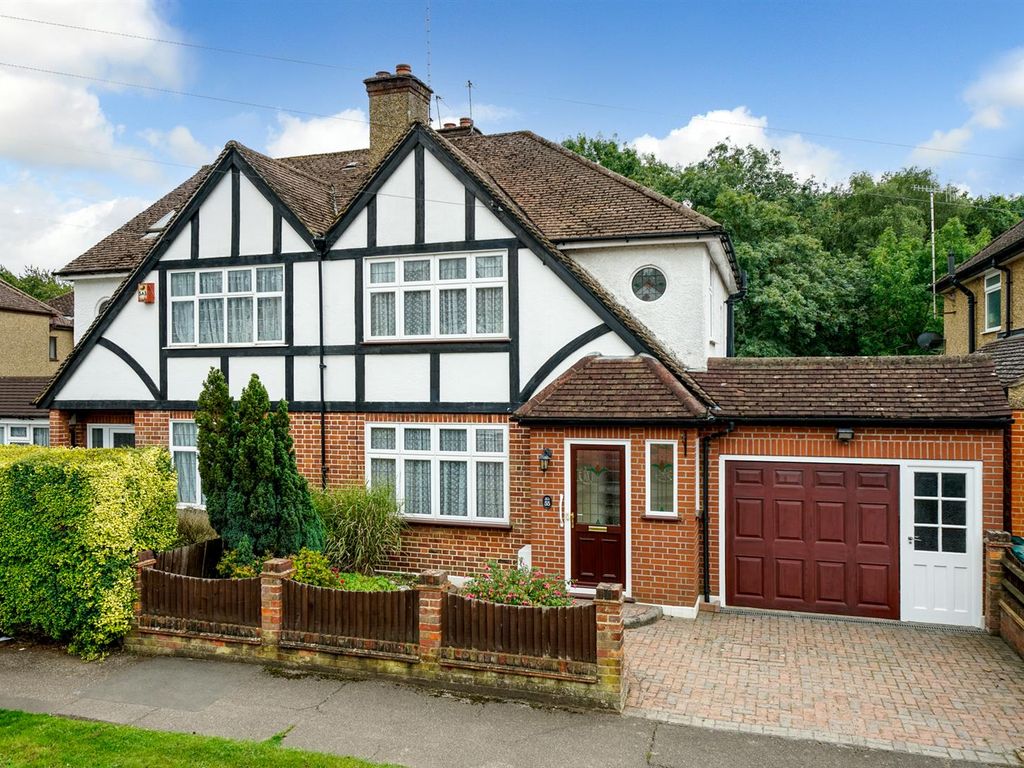 3 bed semidetached house to rent in Frankland Road, Croxley Green