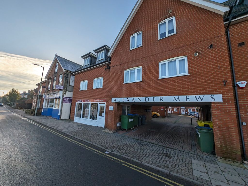 2 bed flat to rent in High Street, Leiston IP16, £625 pcm Zoopla