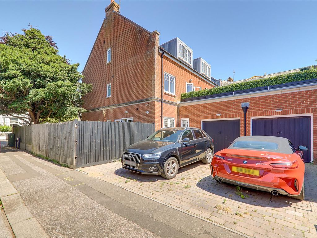 3 bed semidetached house for sale in Rowlands Road, Worthing BN11, £