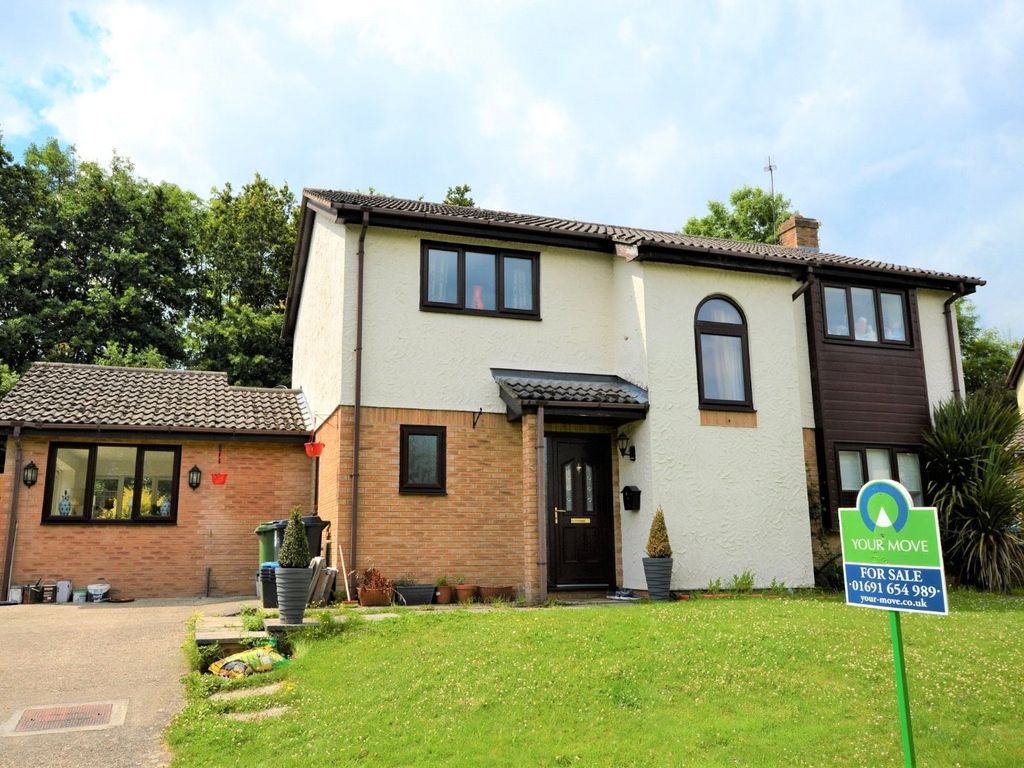 4 bed detached house to rent in Henlle Gardens, Gobowen, Oswestry