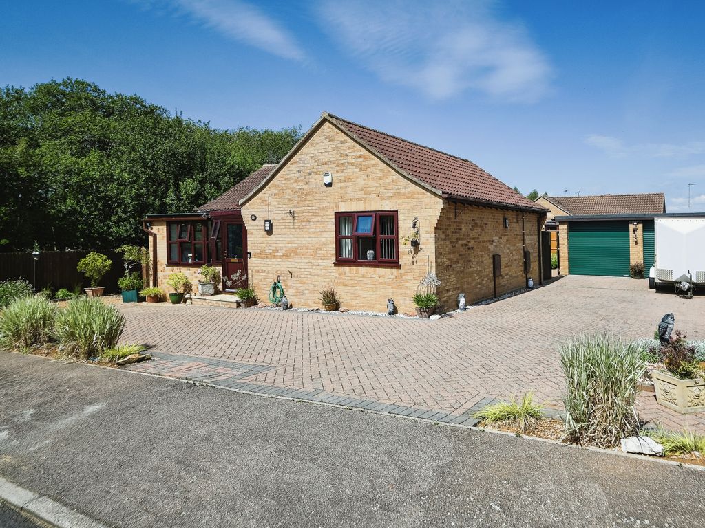 2 bed bungalow for sale in Annes Drive, Hunstanton, Norfolk PE36, £375,000 Zoopla