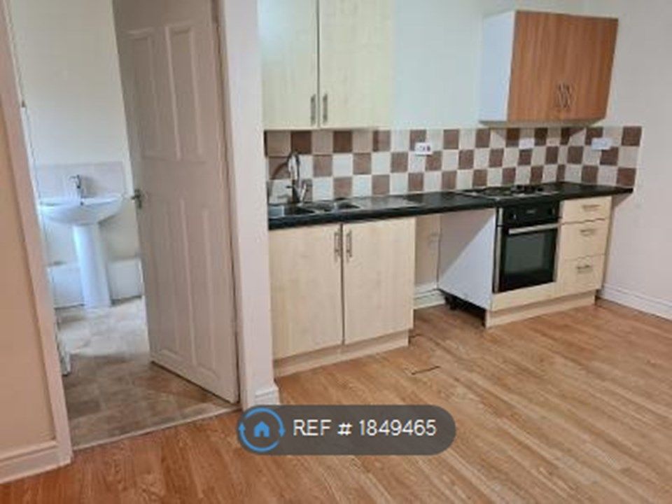 1 bed flat to rent in Kingsway, KirkbyInAshfield, Nottingham NG17, £