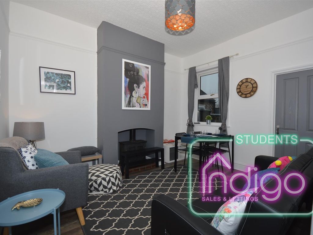 5 bed property to rent in Ashfields New Road, NewcastleUnderLyme ST5