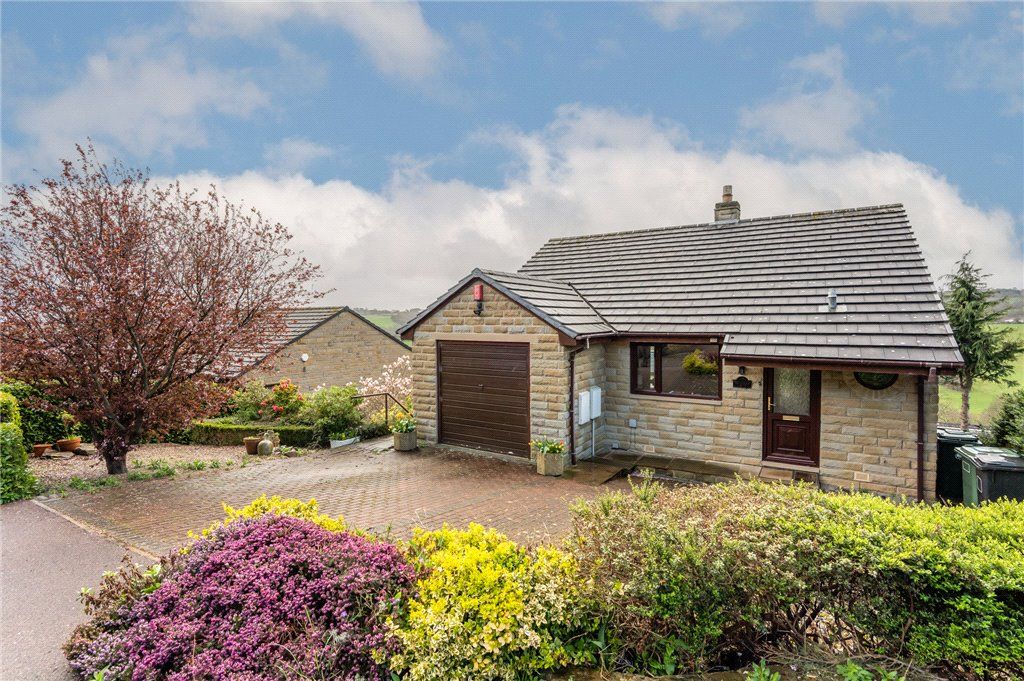 3 bed detached house for sale in Daleside, Dewsbury, West Yorkshire