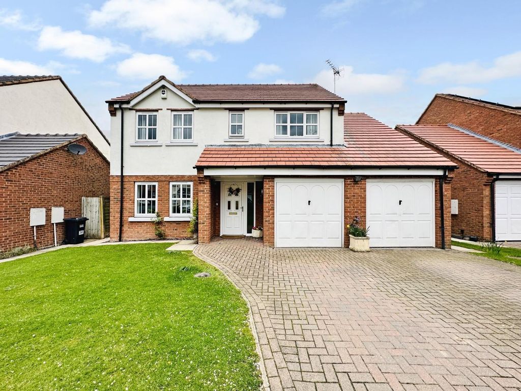 4 bed detached house for sale in Field Side Court, Church Fenton