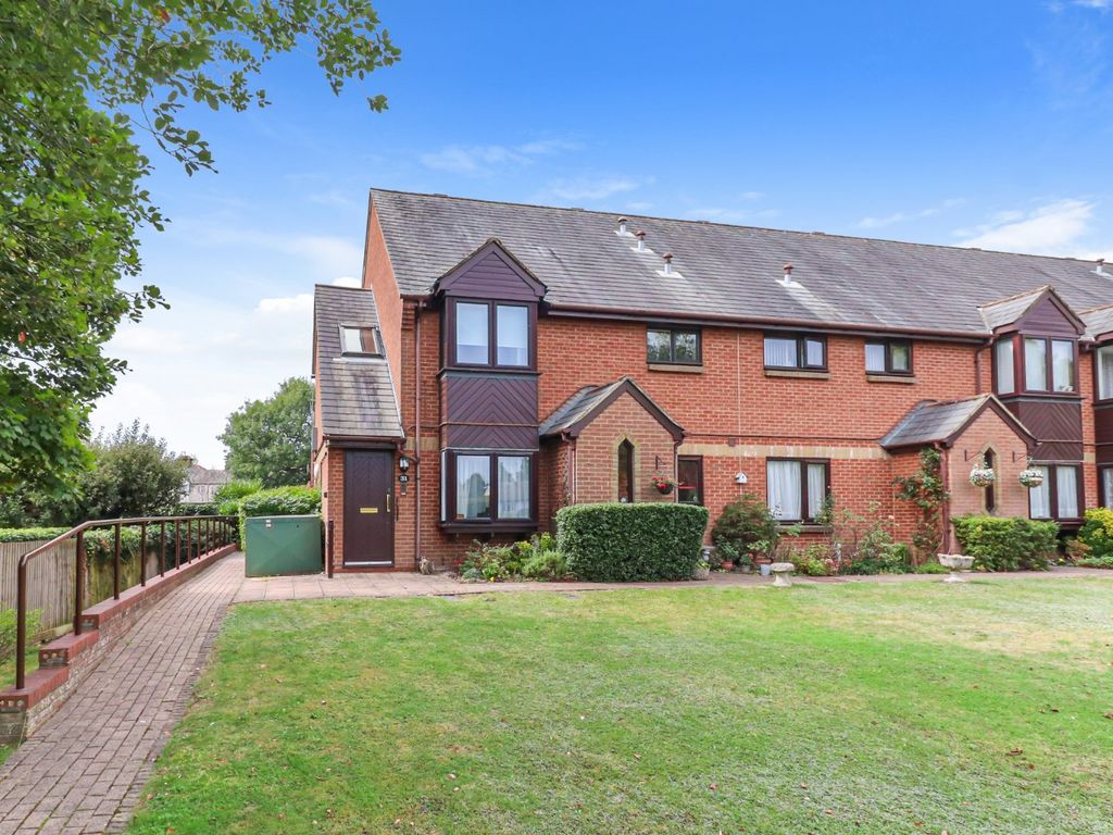 2 bed flat for sale in Breakspear Court, The Crescent, Abbots Langley