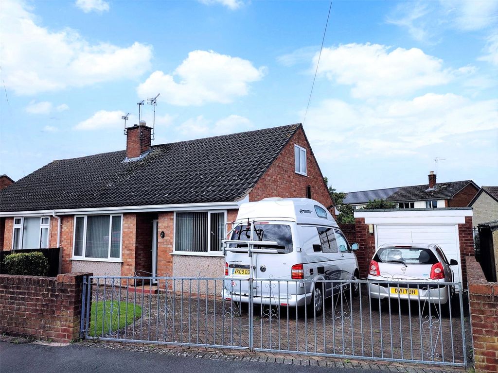 2 bed bungalow for sale in Greyfriars, Oswestry, Shropshire SY11, £