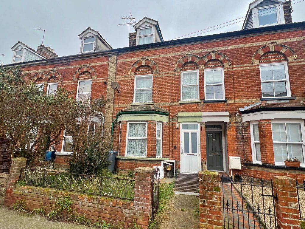 3 bed terraced house for sale in Gainsborough Road, Felixstowe IP11, £