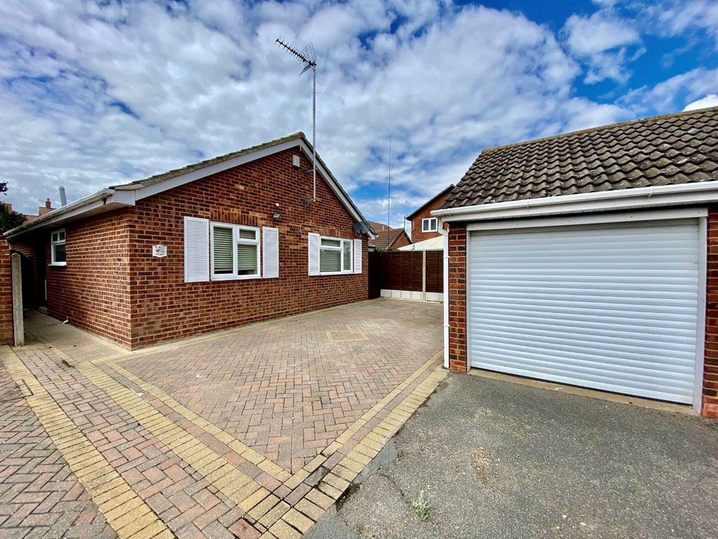 3 Bed Detached Bungalow For Sale In Purley Way Clacton On Sea Essex