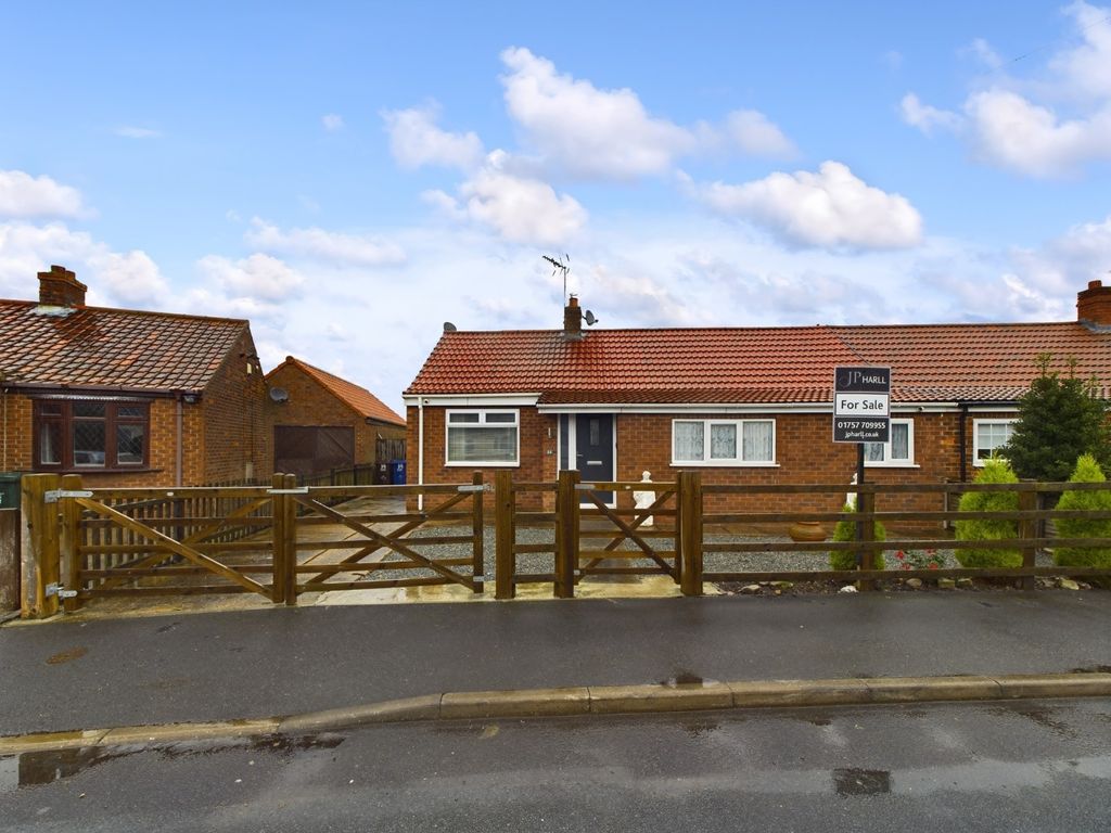3 bed semidetached bungalow for sale in Tune Street, Osgodby YO8, £