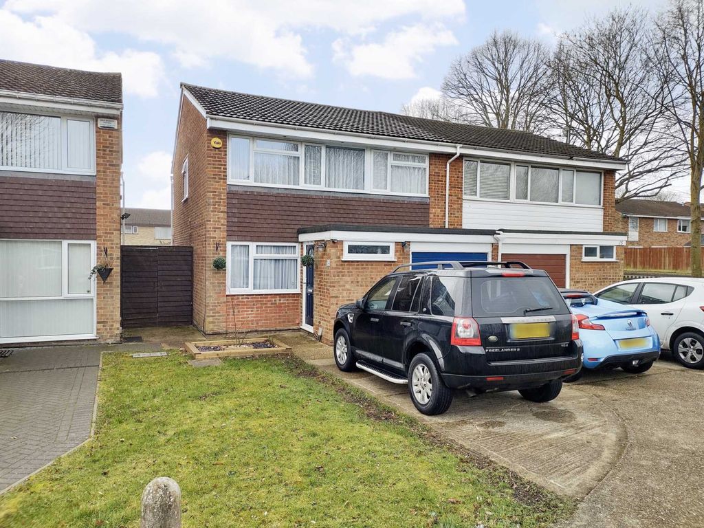4 bed semidetached house for sale in Perry Green, Hemel Hempstead HP2