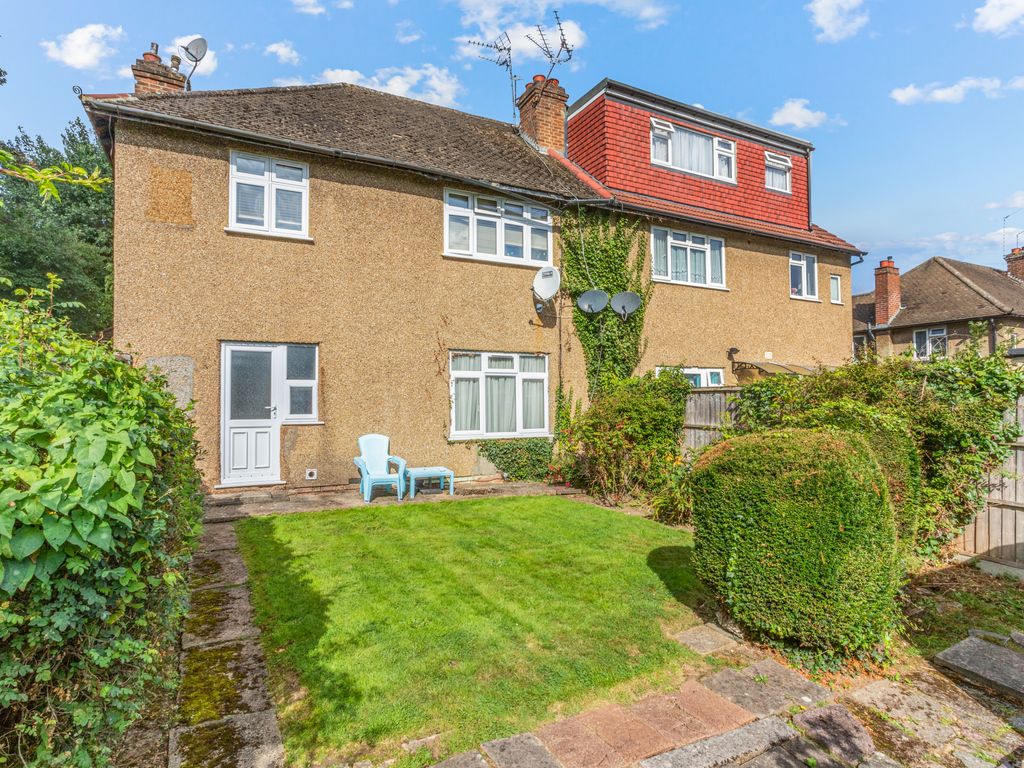 2 bed for sale in Elm Park, Stanmore HA7, £450,000 Zoopla