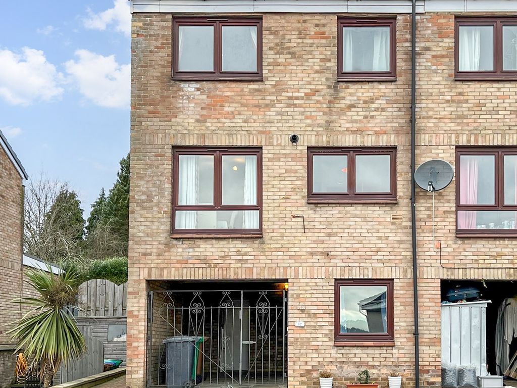 4 bed town house for sale in Alder Grove, Dunfermline KY11 Zoopla