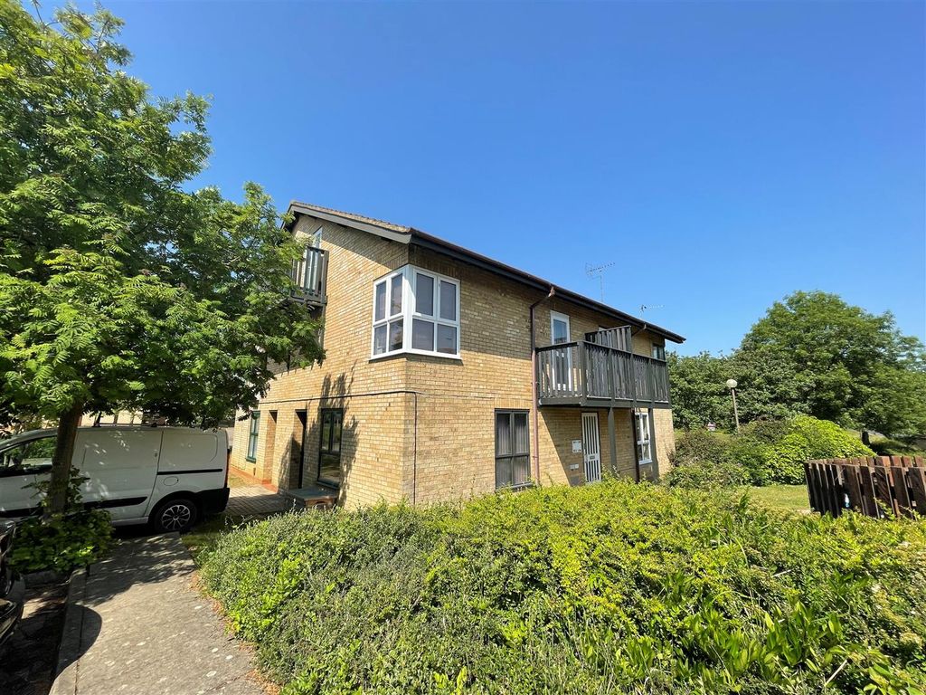 Studio to rent in Ramsthorn Grove, Walnut Tree, Milton Keynes MK7, £830