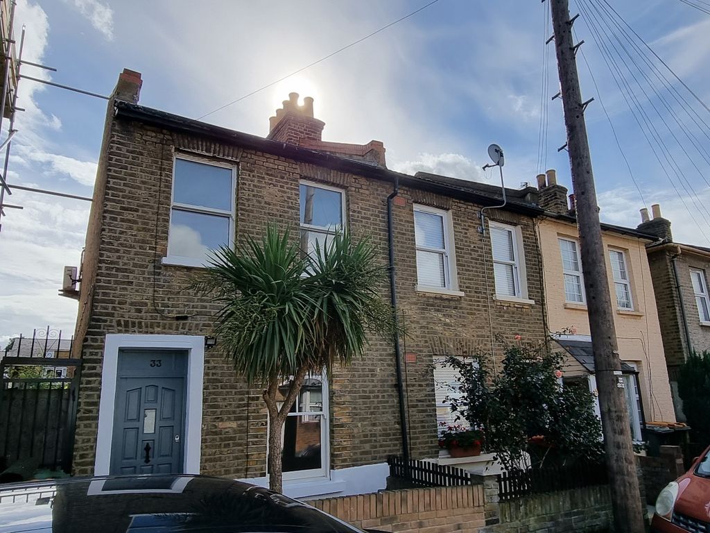 3 bed property to rent in Essex Street, London E7 Zoopla