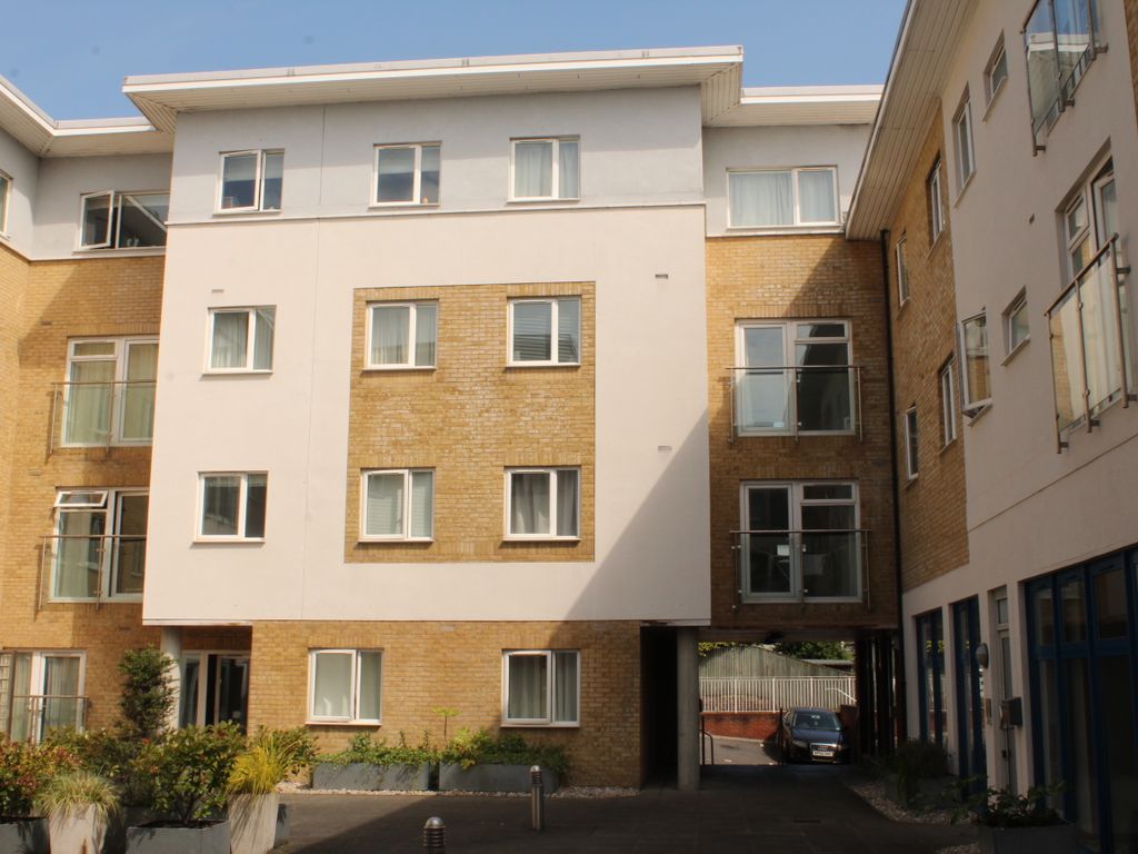 Walnut Tree Gardens, Guildford GU1  