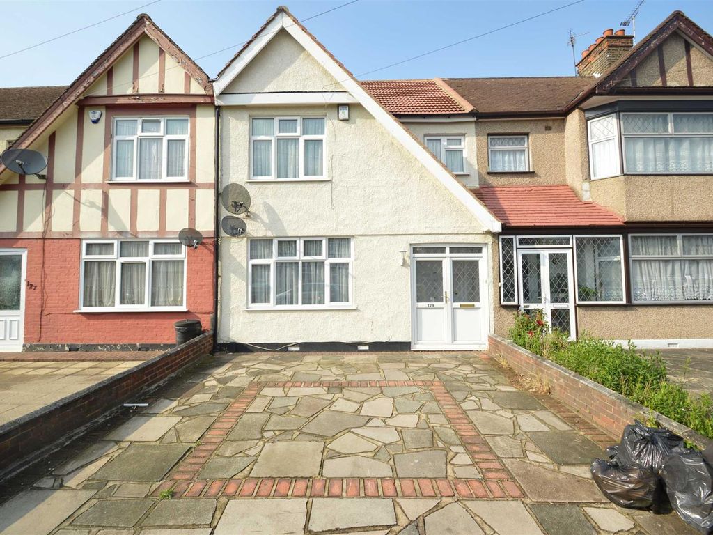 3 bed property to rent in Headley Drive, Ilford IG2, £2,250 pcm Zoopla