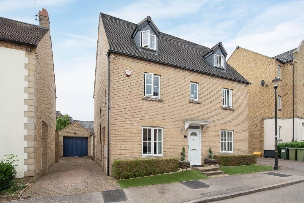 5 bed detached house for sale in Brownset Drive, Kingsmead, Milton