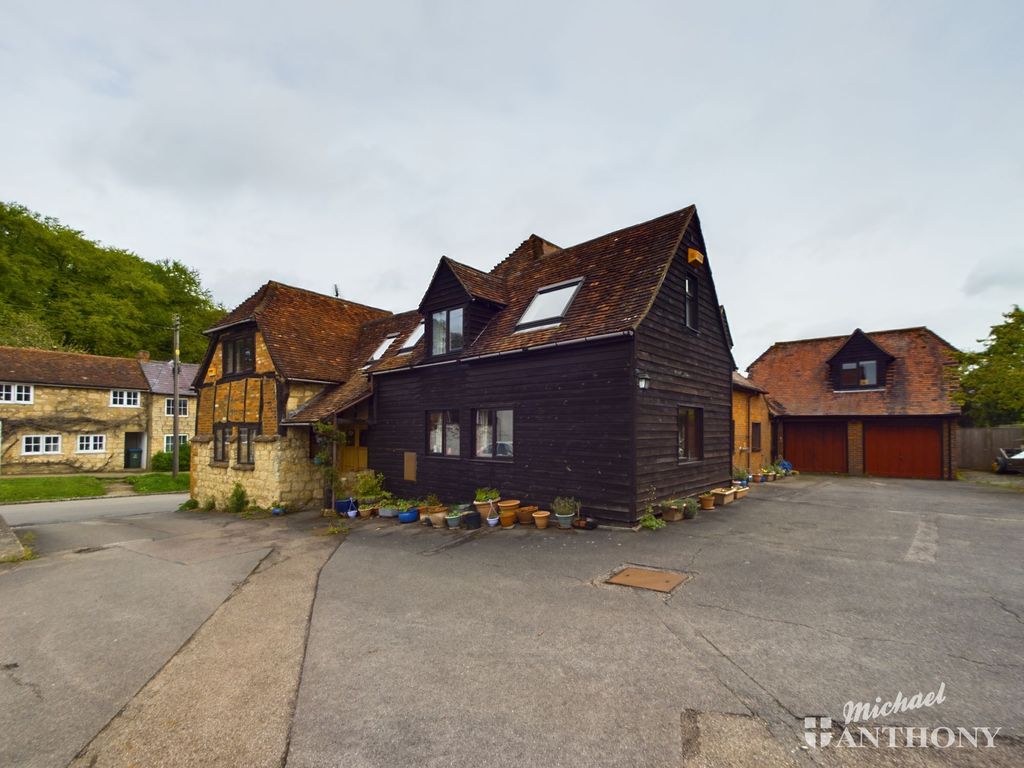 4 bed barn conversion for sale in Oving Road, Whitchurch, Aylesbury