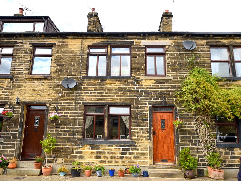 3 bed terraced house for sale in New Row, Woodhall Hills, Calverley
