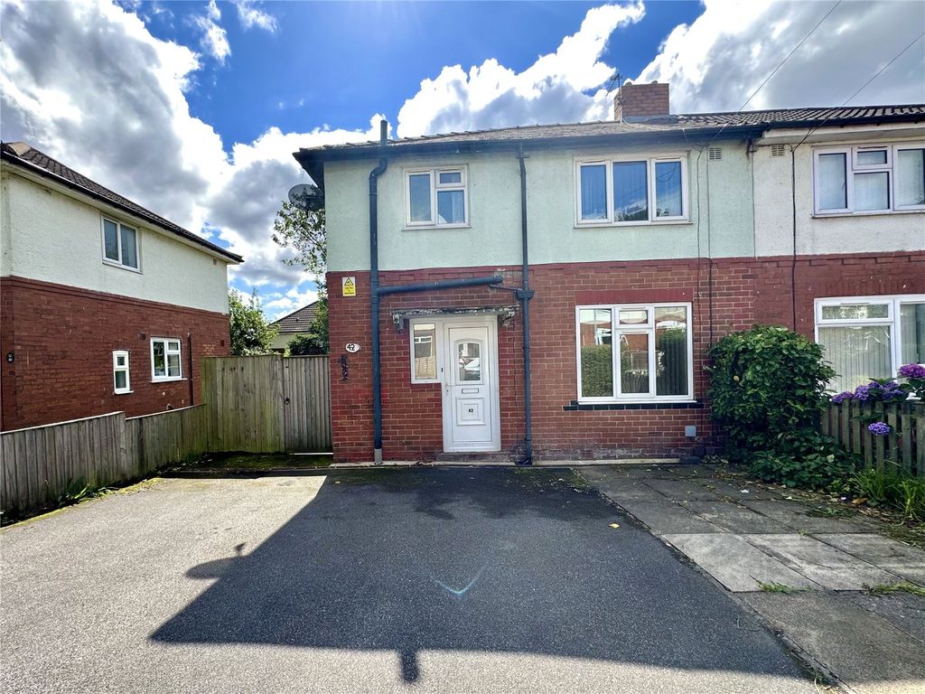 3 bed detached house to rent in Broadgate Crescent, Horsforth, Leeds