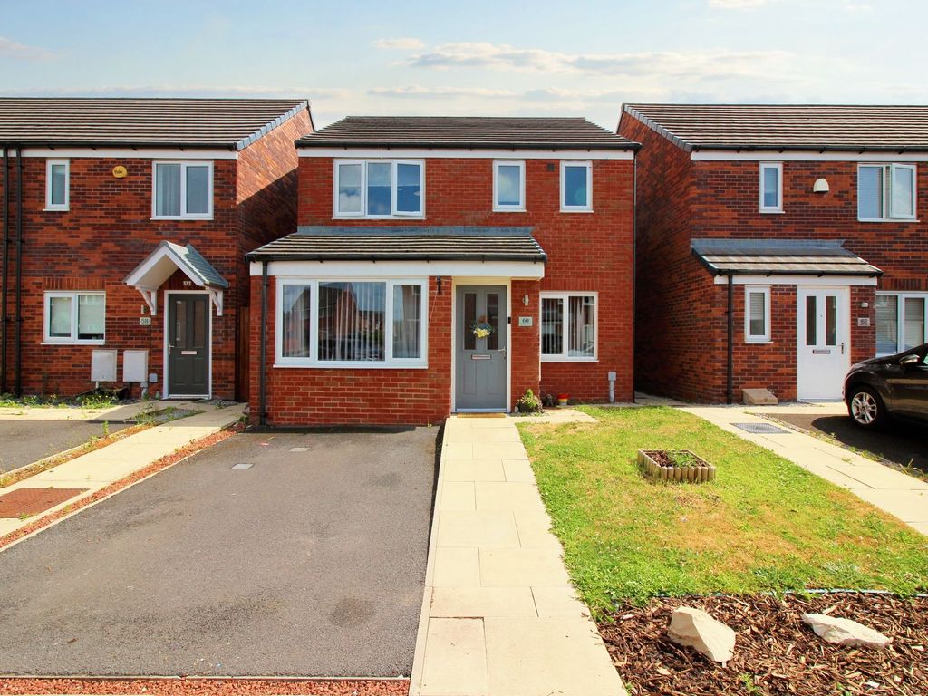 3 bed detached house for sale in Gate Lane, Radcliffe M26, £250,000
