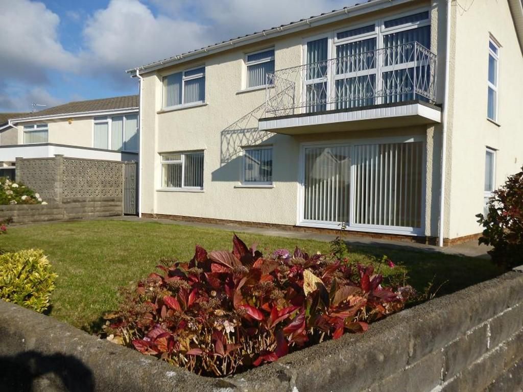 2 bed flat for sale in Rest Bay Close, Rest Bay, Porthcawl CF36 Zoopla