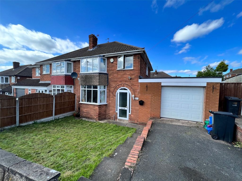 3 bed semidetached house for sale in Southview Road, Sedgley, West