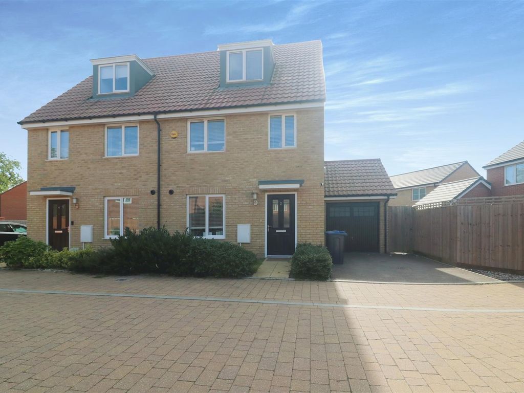 3 bed semidetached house for sale in Radley Lane, Stortford
