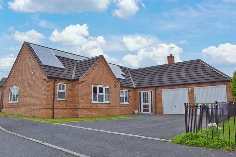 3 bed detached bungalow for sale in Church Lane, Balderton, Newark NG24