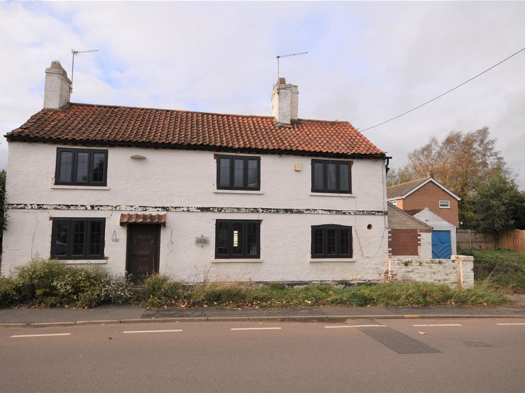 4 bed detached house for sale in High Street, Brant Broughton, Lincoln