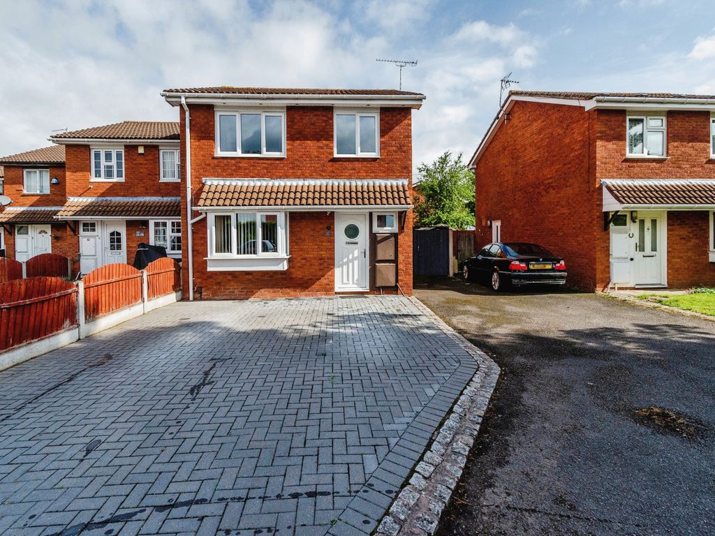 3 bed semidetached house for sale in Highbrook Close, Wolverhampton