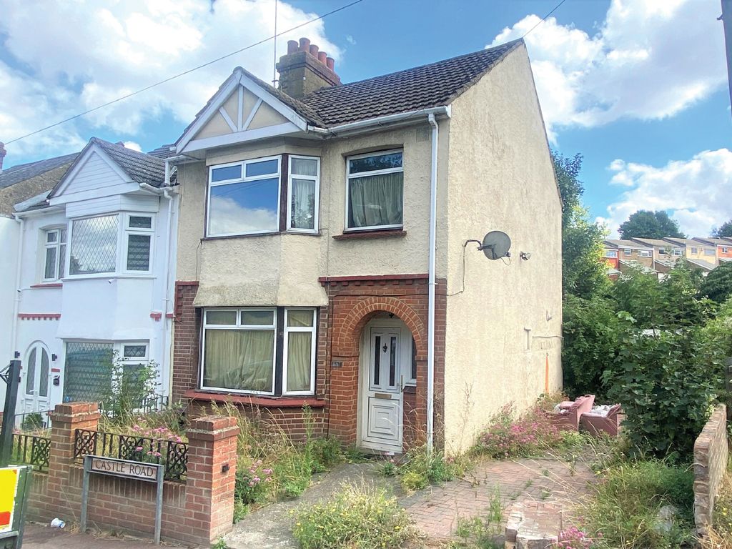3 bed end terrace house for sale in Castle Road, Chatham ME4 Zoopla