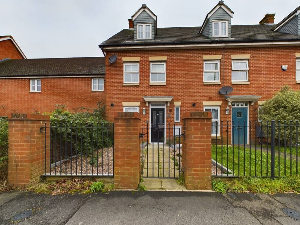 4 bed terraced house to rent in Woodvale, Kingsway GL2, £1,400 pcm Zoopla