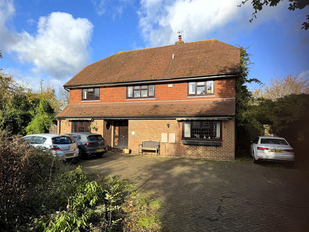 4 bed detached house for sale in Marden Road, Staplehurst, Tonbridge