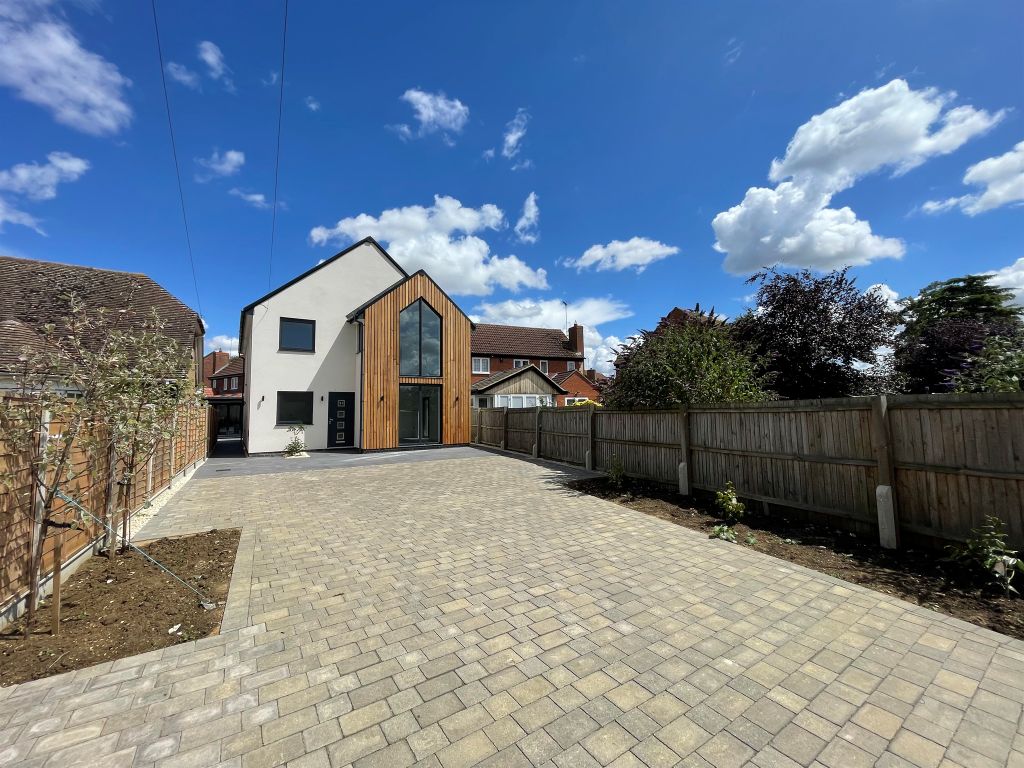4 bed detached house for sale in Halfleet, Market Deeping, Peterborough