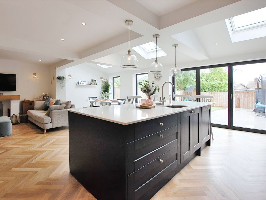 5 bed semidetached house for sale in Ravensgate Road, Charlton Kings