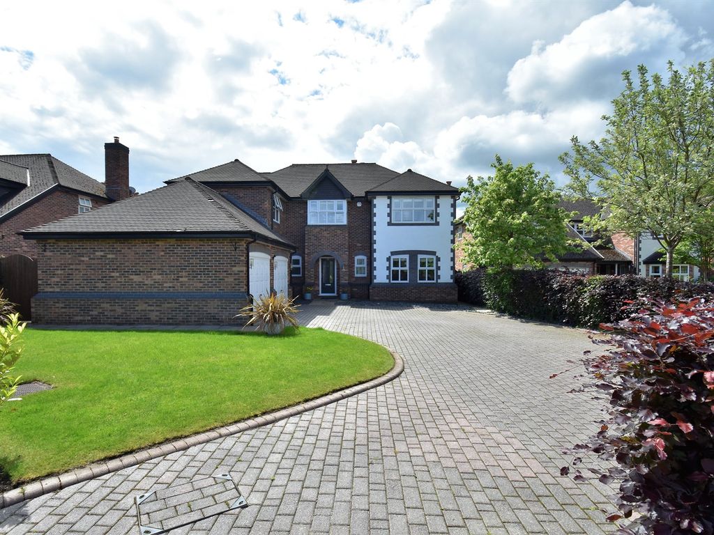 4 bed detached house for sale in Oakfield Close, Bramhall, Stockport