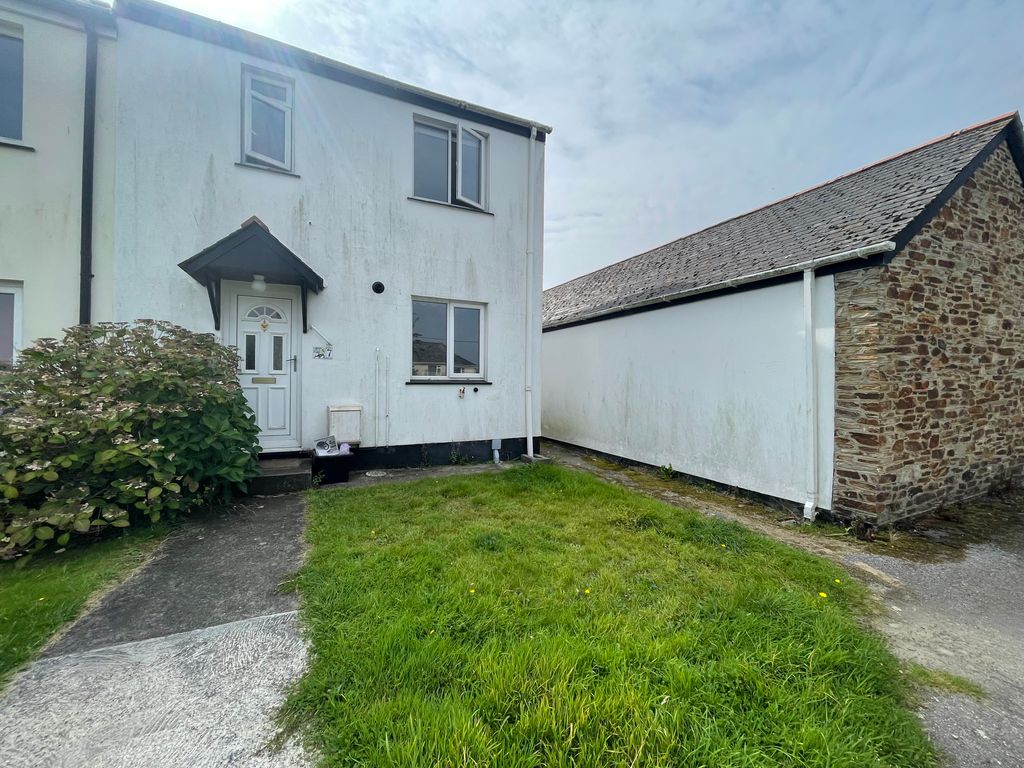 3 bed end terrace house to rent in Helston Road, Penryn TR10, £1,600